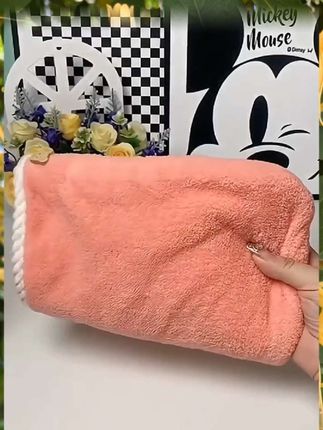 洗完头后不要再用吹风机吹头发了试试这款洁丽雅双层干发帽吧!它采用加厚设计 具有超强的吸水能力 是成人家用的柔软干发巾和包头巾 只需轻轻一拧 就能快速吸收水分#居家好物#洁丽雅双层干发帽#加厚超强吸水浴帽 #包头巾#吸水毛巾 @DOU+小助手