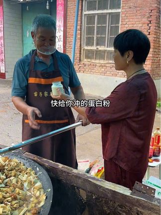 今天摆摊卖地锅大烩菜,公爹五点就起来忙了.. #农村美食记录生活 #我乡村生活