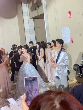 朱鸽给白白跳扫腿舞『能看见白白反应版』~ #朱一未白昕怡婚礼 #朱一未白昕怡婚礼小说照进现实 #朱一未白昕怡 #爆珠夫妇 #婚礼现场  感谢塔子姐的素材@塔子的三号爆珠