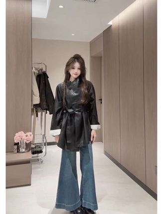 2025秋季宽松皮衣时尚拼接极简风清#今日穿搭 #辣妹穿搭 #秋季穿搭 #高品质女装#皮衣外套 @DOU+小助手 @DOU+上热门