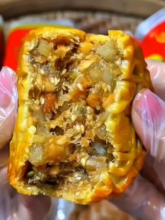 #创作灵感 #手工美食 #老式纸筒月饼 #太香啦 #月饼