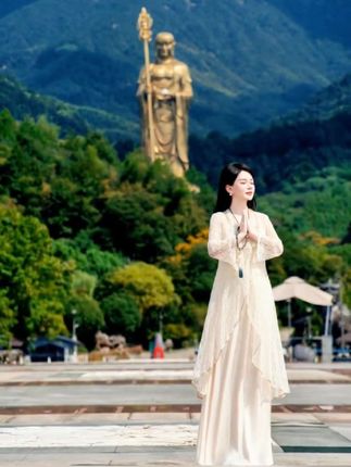 九华山 体验风雨,体验悲喜,体验人生百态。你的本质即为无形无相的意识,一生只为体验而来。#地藏菩萨 #人生是一场修行 #愿一切平安 #身心灵疗愈 #九华山