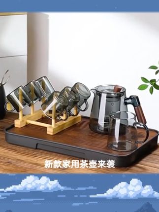这个简单又精致的小茶壶,高硼硅玻璃的材质,耐冷耐热,自带茶漏的设计,还能茶水分离,推荐喝茶好茶具。