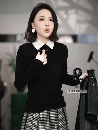 这价格直接惊到我!😱基本是品宣成本价,便宜到想多薅两件!真的超好看,谁穿谁爱!没入这件撞色毛衣我真的会伤心!领口到袖口的撞色超绝,显双层层次感,单穿吸睛、叠穿百搭,配大衣或卫衣都好看。 这是溶溶【精致个性】RONGRONG绵羊毛混纺Polo领针织衫,休闲里还带点轻商务感,真心推荐!#女装#溶溶rongrong#晒出你的出片ootd穿搭#品质女装#穿出高级感