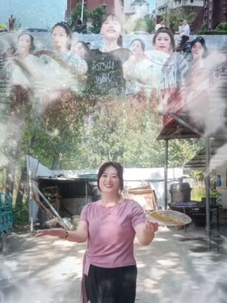 最火的小扇舞看舞有惊喜#干脆面#意外惊喜#惊喜