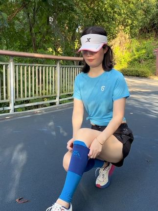 为什么很多人跑步的时候喜欢穿小腿套?一直以为是耍酷装帅,原来他不仅好看,而且还实用好处多多。 #运动穿搭#跑步#压缩腿套#小腿套