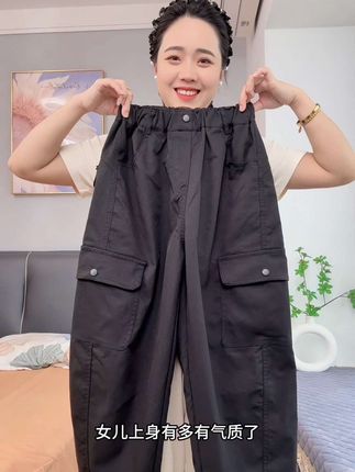 给闺女入的这条黑色工装裤绝了,大口袋设计潮酷又能装,宽松版型娃跑跳超自在,搭配啥上衣都好看#百搭裤子 #工装裤 #秋季上新 #高品质童装 #潮童必备