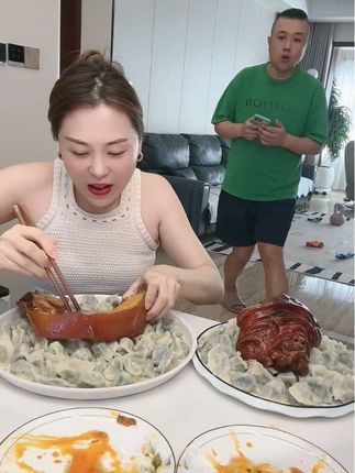 太贪心了!非得治改你!#夫妻日常#吃货#美食#妈呀太香了#抖音美食