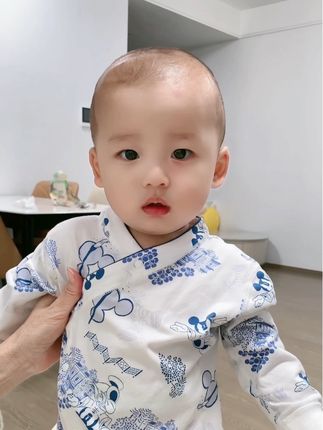 总要给宝宝尝试一次新中式穿搭吧!!#萌娃穿搭 #宝宝穿搭 #潮童必备#新中式穿搭 #高品质童装