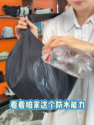 你的包包防水吗?#包包推荐 #防水包包 #牛津布包