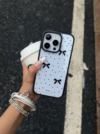 好高级的黑色蝴蝶结透明壳,拿在手上高级感十足#手机壳 #手机壳苹果 #手机壳高级轻奢 #这也太好看了 #这个手机壳真的长在我心巴上了