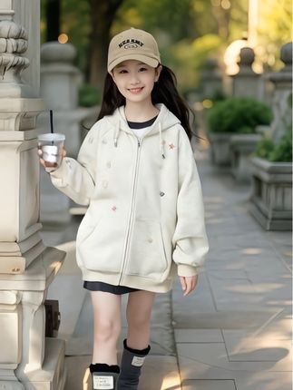 #女童穿搭 #女童棒球服外套 #穿搭 #生女儿就是用来打扮的 #@DOU+小助手