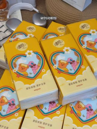 啊啊啊,清风大品牌也来卷了,还是和彩虹小熊wiggle的联名款悬挂抽纸,关键才这价到手10提真的好看又好用,刷到闭眼冲!#悬挂抽纸 #清风 #彩虹小熊 #wiggle #超便宜超划算