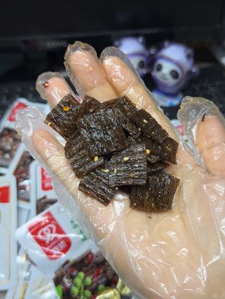 还是小时候的味道,很正宗!价格还没贵#臭干子 #小时候的零食满满的回忆 #辣条永不过时 #解馋 #湖南臭干子