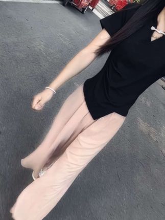 当你真正被爱的时候,你会发现,其实你不用多漂亮,爱你的人生怕给你的不够多,不爱你的人只会嫌你要求多,有人喜欢你,是因为你可以带给他快乐,而有人喜欢你,是因为你就是他的快乐#夏季新款#显瘦穿搭#高级穿搭