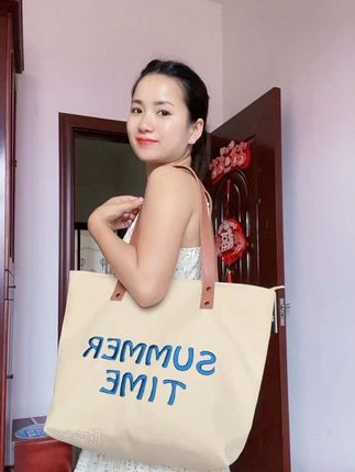 大容量手提帆布包真的很实用,平时搭配裤子裙子都很好看,关键容量大带孩子出门一个包就能搞定结实耐用#百搭包包 #手提包 #单肩包