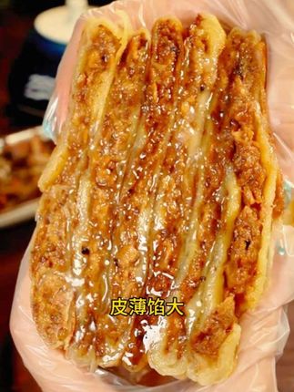 5分钟完成一盘皮薄馅大的#牛肉馅饼 ,秘诀就是这个#半成品 !#好吃到爆 #妈呀太香了
