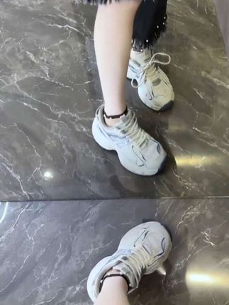 情侣同款秋冬季网面透气厚底百搭复古老爹鞋! 看透后,一半是理解,一半是算了! 这款老爹鞋真的又轻又好看,穿上洋气减龄超有气质!显瘦不笨重!时尚又百搭!#好穿不累脚 #秋季#冬季必备 #老爹鞋推荐