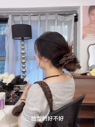 豹纹小蛮腰发圈来啦 怎么戴都好看!#鸡毛头扎发 #小蛮腰发圈 #深色豹纹 #花苞形状 #氛围感