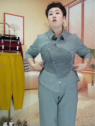 305钟荷外套衬衣女休闲新款2025中年妈妈爆款小个子长袖春秋薄款#面料舒适透气 #显瘦显高显气质 #谁穿谁好看 #减龄气质 #气质百搭