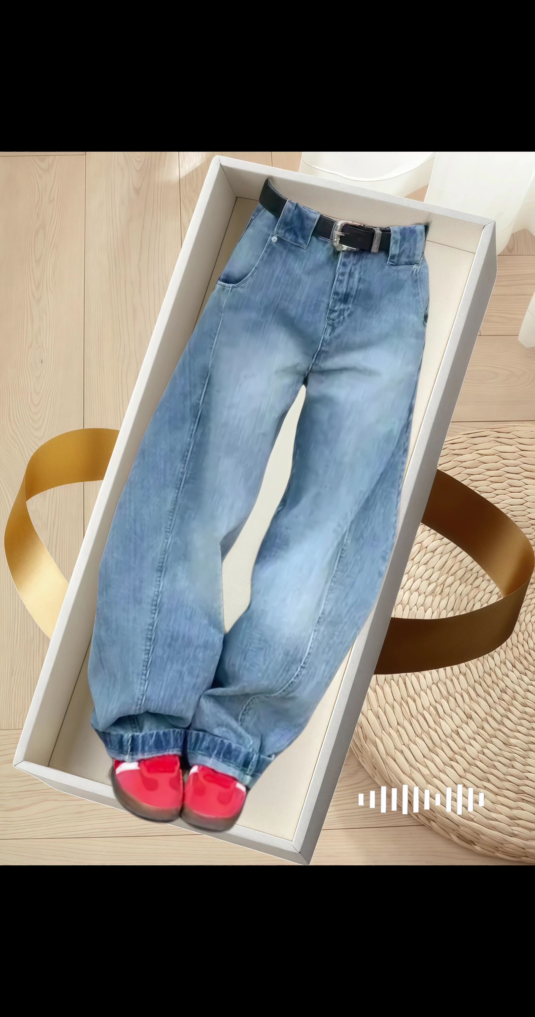 “秋季复古风怎么穿?这条弯刀牛仔裤必须锁死!高腰宽松还垂感,阔腿版型狂遮肉显瘦,弯刀设计复古感拉满,穿上直接梦回美式街头,日常穿搭秒变时髦精,复古爱好者闭眼冲!”#显瘦穿搭 #百搭裤子 #弯刀牛仔裤 #阔腿牛仔裤 #一眼就爱上的神裤