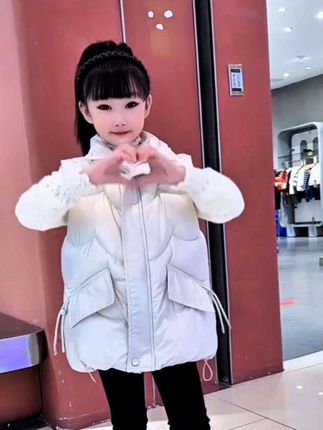 #创作灵感 儿童洋气宽松亮面免洗棉马甲女加厚百搭大口袋马夹外套背心韩版保暖时髦马甲#潮童穿搭 #儿童马甲 #高端童装 #女宝穿搭 @DOU+小助手 @巨量千川 @抖音小助手 @抖音电商