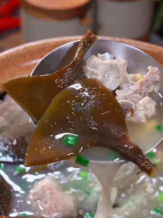 我隔三差五就会做这道海带头绿豆排骨汤,清,甜鲜嫩又营养,大人小孩都特别爱喝 #海带头排骨汤 #海带头 #为你煲汤