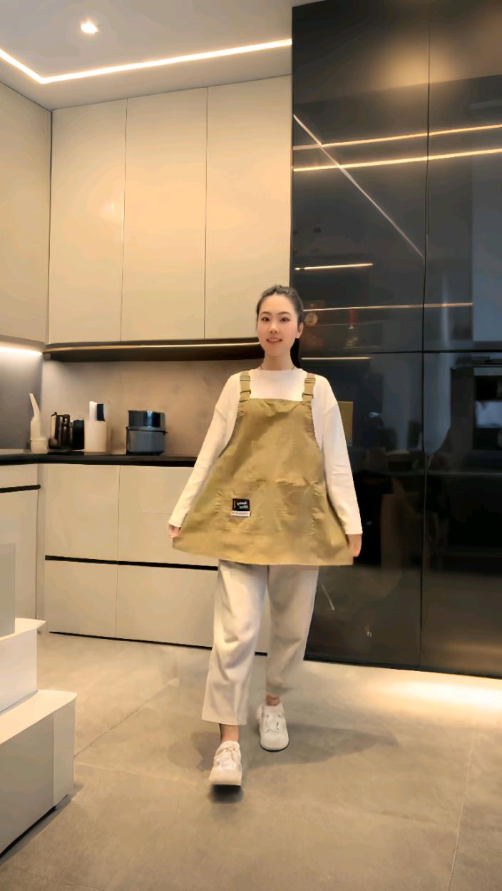 卡通围裙可爱短款围裙防泼水围腰防污耐脏韩版耐磨工作服餐饮专用#围裙#卡通#耐脏易打理 #时尚#好东西一起分享 @巨量千川