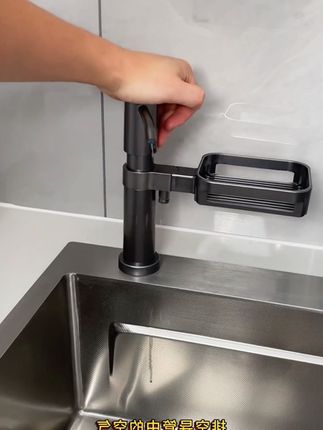很多人不知道厨房水槽边上的小圆盖是可以打开的,装上一个皂液延长器真的是太香了#厨房皂液器 #皂液延长器 #厨房好物 #生活好帮手 #无限回购的宝藏单品
