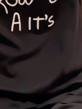 时尚不具体代表什么,只要你穿好看了,好看就是时尚#潮牌穿搭 #纯棉t恤 #夏季穿搭#时尚百搭#夏季穿搭