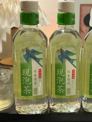 一拧一摇宛如现泡。 一口下去清爽利落,仿佛将春天的温润与清新一同饮入喉中。真的超好喝。#实惠不能再实惠