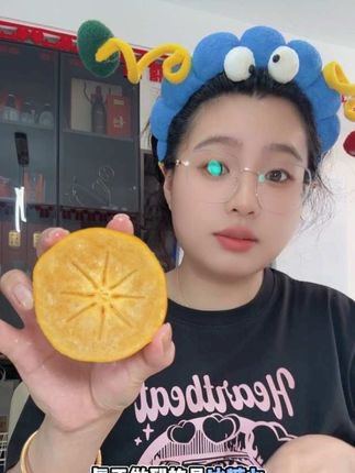 纯冰糖心,带皮吃都不会涩嘴!喜欢吃脆柿的家人们千万不要错过!现在4.5~5斤大果只需要19.8!!!!#脆柿子 #脆脆的 #山西脆柿 #特别甜 #强烈推荐