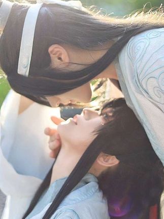 一生跌宕的羡羡终于找到了归处。 蓝家忘羡真好看啊…魏无羡:我/蓝忘机@晏清(我是女的。  #蓝忘机 #魏无羡 #氛围感