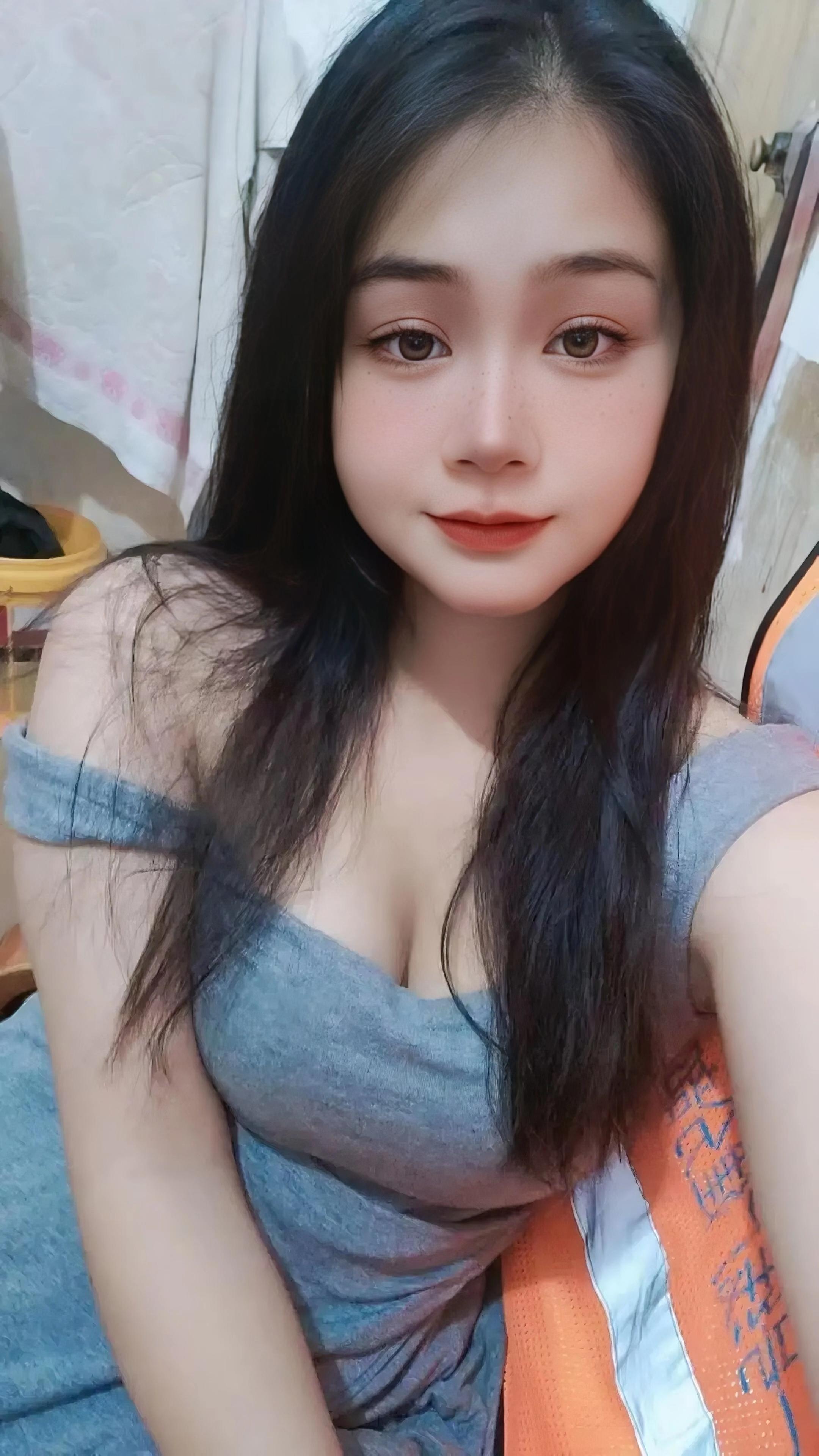 #单身小姐姐 女孩子哪有什么退路 父母不是 结婚不是 唯有经济独立 靠自己虽慢 但很稳 只有上班了心里才踏实 工资多少不重要 重要的只有工作的那份安全感 大钱没有 小钱不断 穿自己想穿的 吃自己想吃的 买自己想买的 这就是我想要的生活 仅此而已#小姐姐
