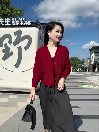 #秋季新款针织开衫外套 #毛衣外套女 #半身裙 #谁穿谁漂亮