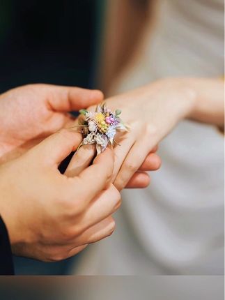 森系婚礼戒指花 |绣球花与浆果的捧花戒#戒指花 #婚礼戒指 #备婚好物分享#森系婚礼#永生花戒指