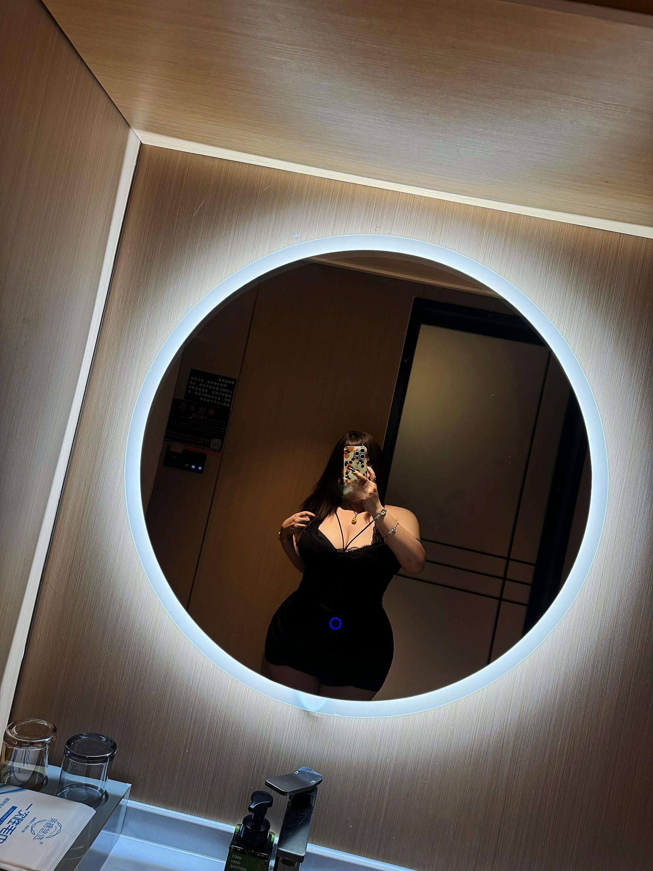 红灯60秒,喝了一口咖啡,补了一下口红,拍了一张照片,连上蓝牙放了一首喜欢的歌。你告诉我什么是没时间? #天秤座