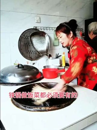 有一个朋友刷的到我在铁锅里做饭,就一直问我说铁锅里的脏水是怎么出去的,你看了这个视频就了解了#我的乡村生活 #记录真实生活 #厨房好物 @DOU+小助手