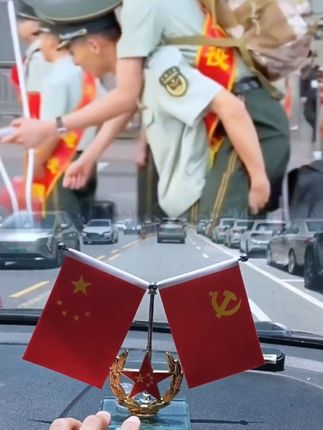 不赞网红,不赞星,只赞人民子弟兵!如果信仰有颜色,那一定是中国红。长在红旗下,生在春风里。目光所致皆华夏,五星闪耀皆信仰!#祖国万岁 #五星红旗🇨🇳 #致敬英雄 #汽车摆件#好物推荐🔥