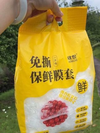 商家不会搞错了吧5块8发500只一大袋一次性保鲜膜套,食品级使用很安全放心,消耗品赶紧多囤点!#保鲜膜套 #一次性保鲜膜套 #强烈推荐#生活必备#便宜好物