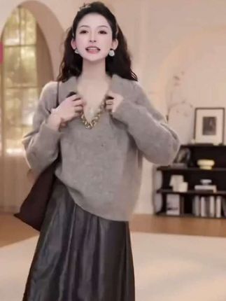 毫不费力地打开初秋穿搭 #早秋穿搭公式来了 #半身裙搭配 #被秋日氛围感穿搭拿捏了 #毫不费力地打开初秋穿搭 #慵懒风穿搭