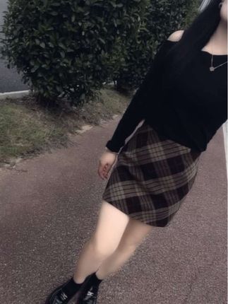 女人一旦到了一定年龄,一定要懂得控制欲望,除了变 美和赚钱,就是享受孤独,不要把宝贵的时间浪费在自 己驾驭不了的人和毫无意义的事情上。#穿搭 #今天穿搭