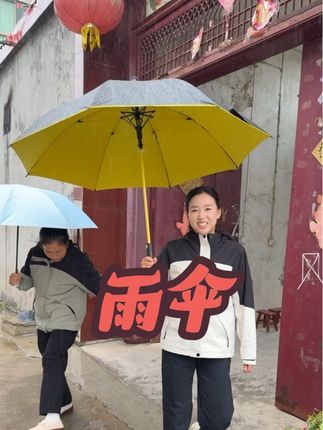 姐妹们,秋天雨伞多,备一把雨伞吧,结实耐用,还便宜#雨伞 #雨伞推荐