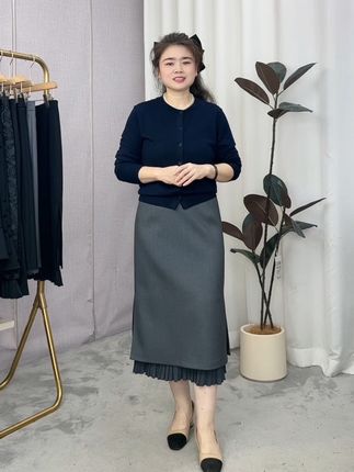 你不是为了别人的目光而打扮,而是为了让自己在镜子前微笑#高级感穿搭 #遮肉显瘦穿搭 #百搭显瘦 #气质半身裙 #梨形身材穿搭
