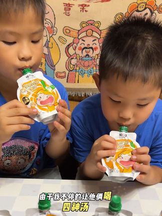 天热了~很适合给小朋友多喝这个苹果四神养养汁,配料干净,俩儿子很爱喝#窝小芽 #宝宝爱喝 #窝小芽苹果四神养养汁 #宝妈推荐 #儿童果汁