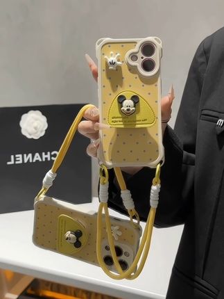 好可爱的米奇四角挂绳手机壳吖!出门逛街也太方便了吧!给自己安排一个不过分叭#手机壳 #挂绳手机壳 #这个手机壳真的长在我心巴上了 #仙女必备 #这也太可爱了
