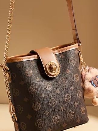 七夕礼物水桶包斜挎包大容量通勤夏天#包包推荐 #奢侈品 #种草 #分享 #好物分享