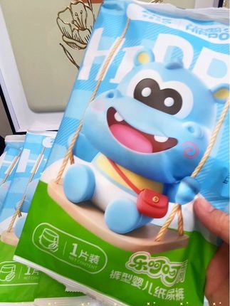 夏天一定要让宝宝体验一下空调裤的快乐,#小河马 新品乐呵呵纸尿裤,它真的超薄瞬吸干爽,一夜一片不闷屁屁#萌娃必备屁粮 #夏季纸尿裤 #母婴好物#好物推荐🔥