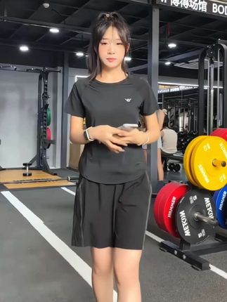 这套运动健身套装真的是绝了!宽松版型不束缚,运动轻松无压力!#休闲运动套装 #三口袋运动套装#运动穿搭 #夏日穿搭