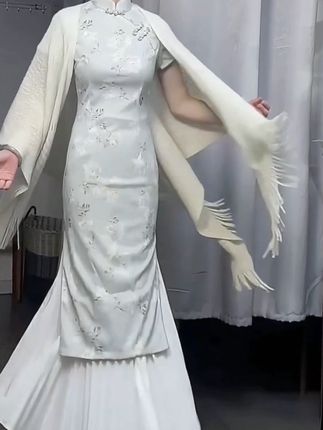 我不爱无聊人间!只偏爱你眉眼! #旗袍 #东方美学 #国风古韵 #新中式 #旗袍穿搭